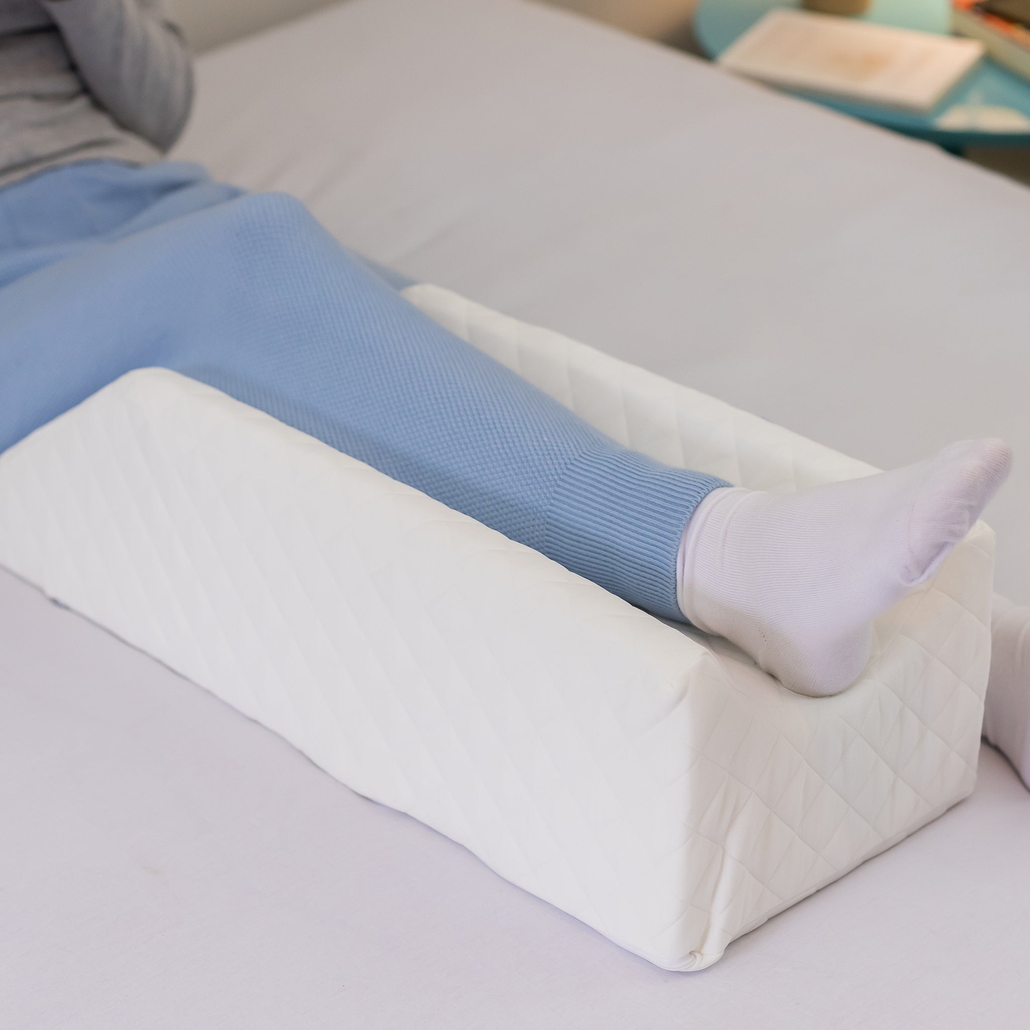 Apoio Perna Angular Conforto Pós Cirúrgico